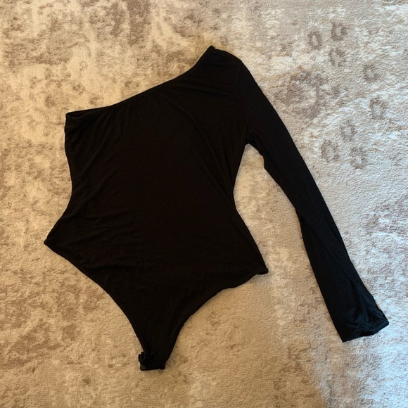 Nasty Gal Black One Shoulder Bodysuit- Size 8 - Picture 3 of 3